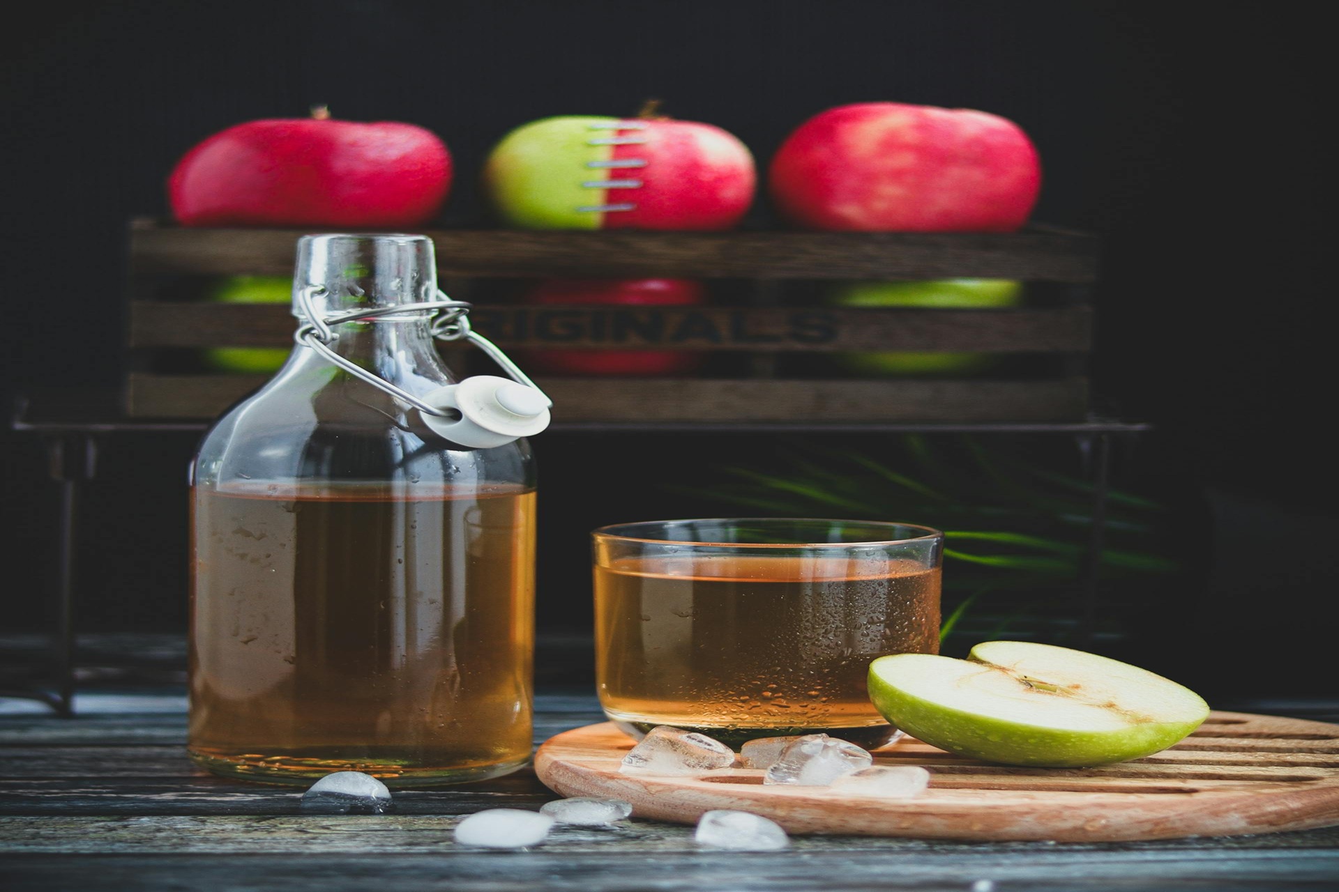 You are currently viewing How to Naturally Clean Your Kitchen with Apple Cider Vinegar